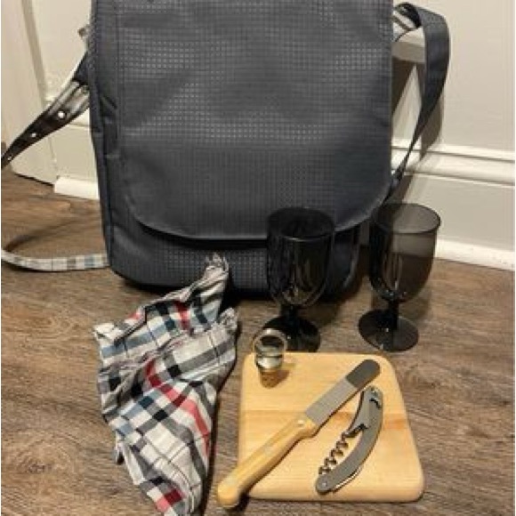 Wine and Cheese Picnic Set - Picture 2 of 4